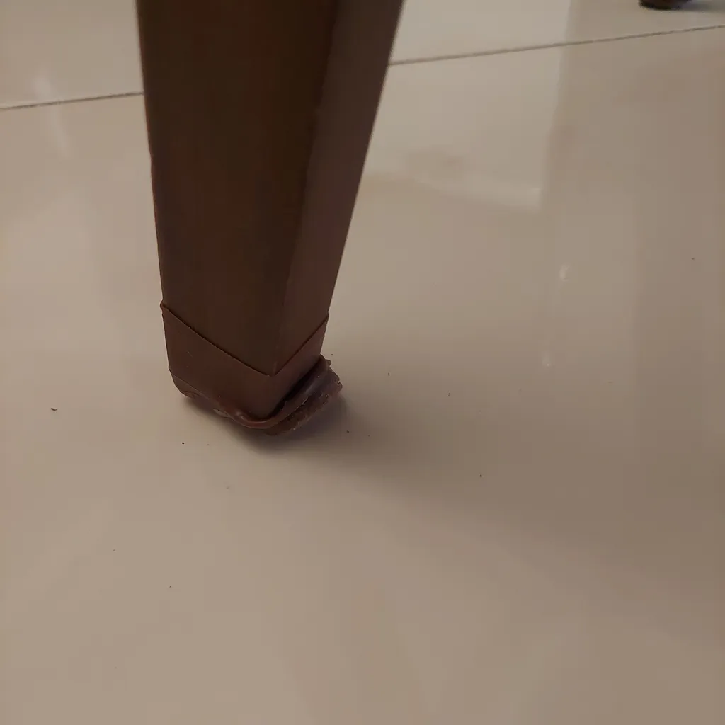 محافظ پایه مبل و میز و صندلی مدل نمددار بسته ۱۶ عددی