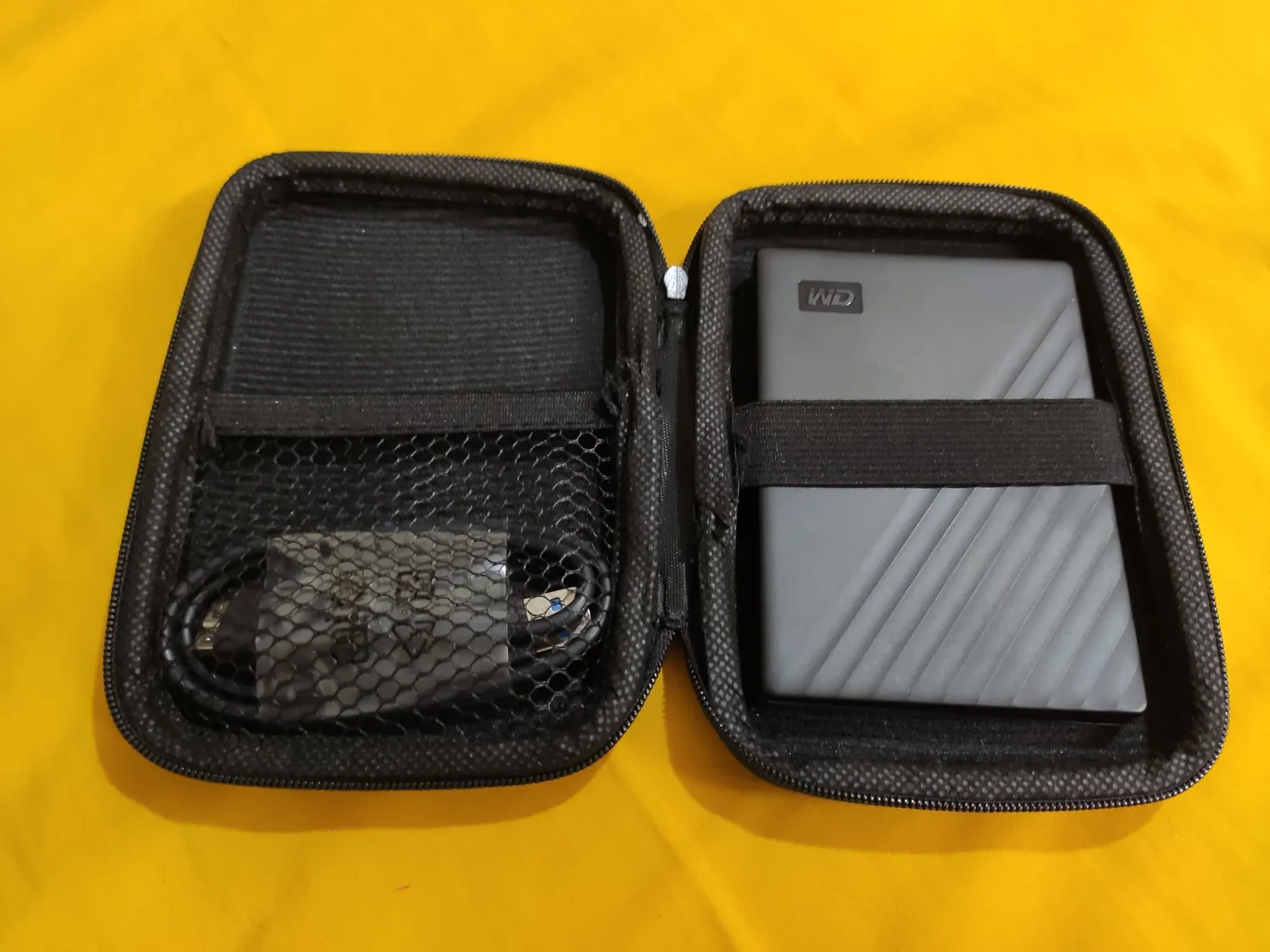 هارد اکسترنال وسترن دیجیتال مدل My Passport ظرفیت دو ترابایت دارای رابط USB Type-A 3.2