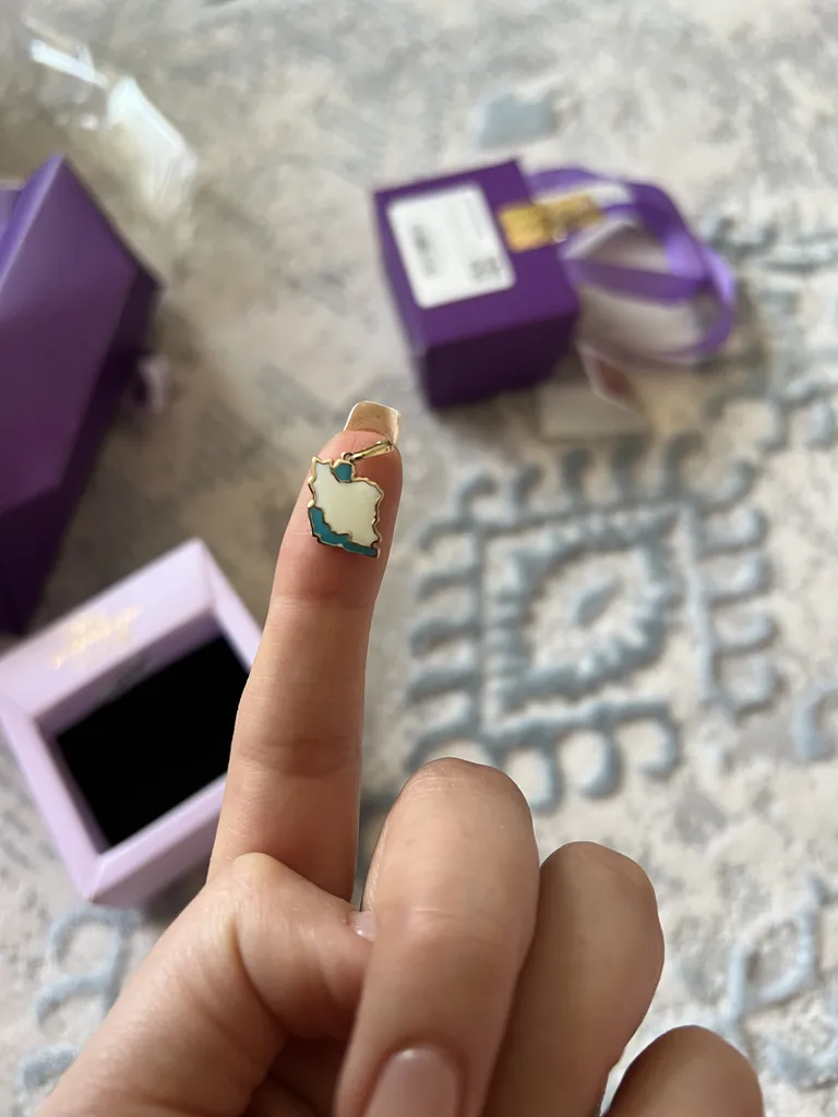 آویز گردنبند طلا 18 عیار زنانه بان گالری مدل ایران