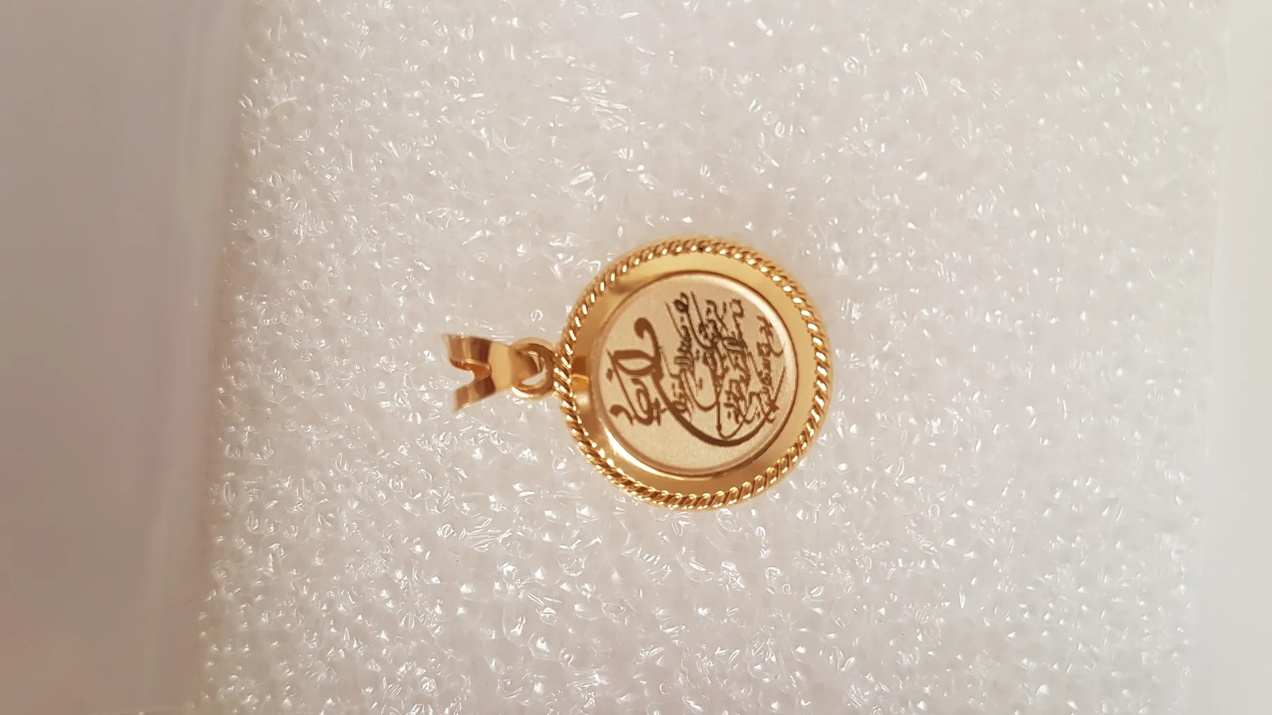 آویز گردنبند طلا 18 عیار زنانه کاپانی طرح و ان یکاد کد KP016