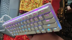 تجریه خرید کیبورد گیمینگ ریزر مدل Huntsman Mini، سوییچ مکانیکال Optical بنفش، Tenkeyless، نورپردازی RGB