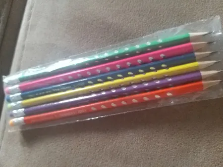 مداد مشکی مدل پاکن دار طرح سه گوش بسته 6 عددی