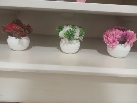 گلدان به همراه گل مصنوعی مدل سه گلی k16