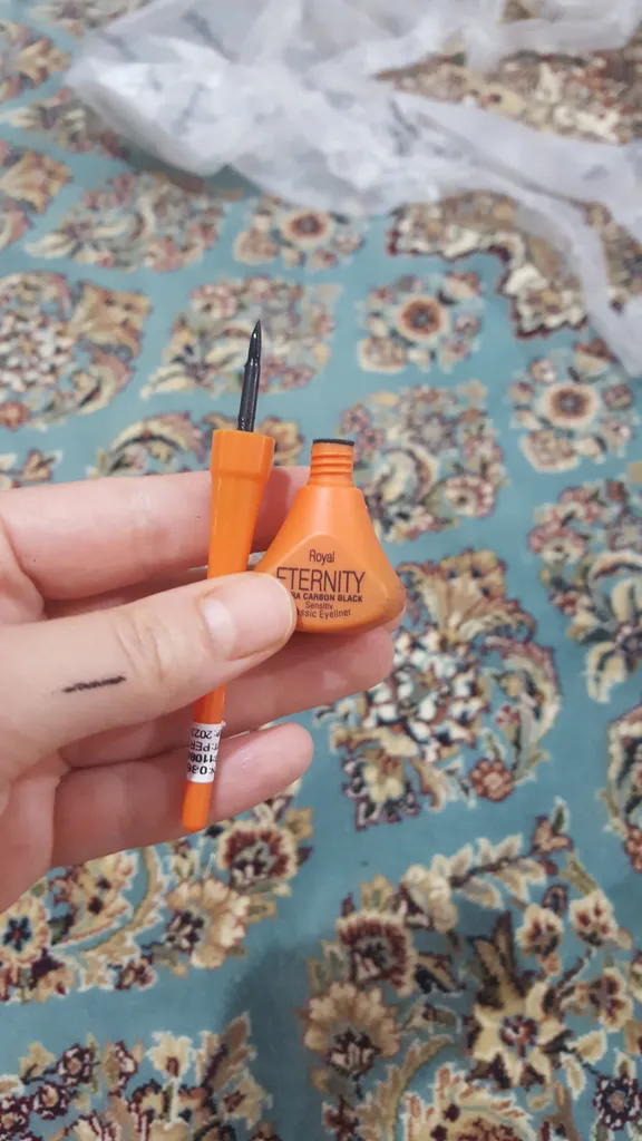 خط چشم ضد آب اترنیتی مدل ULTRA CARBON BLACK