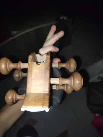 پایه گیتار مهگل مدل دیواری 141