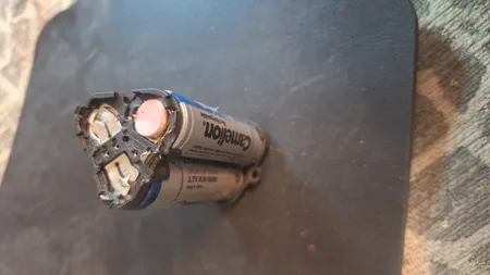 باتری لیتیوم-یون قابل شارژ کملیون کد ICR-18650 ظرفیت 2200 میلی آمپرساعت