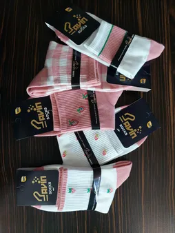 جوراب زنانه پاوین مدل توت فرنگی نیم ساق بسته 5 عددی