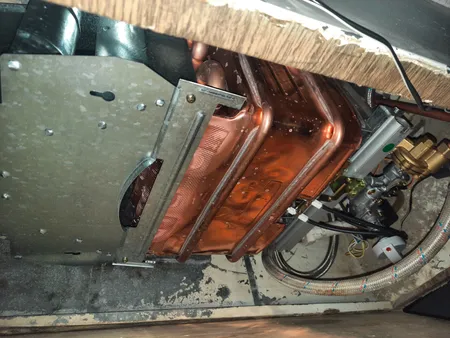 آبگرمکن دیواری بوتان مدل B3215i
