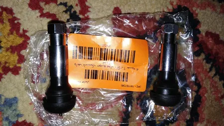 والف لاستیک خودرو مدل TL-Silv بسته 4 عددی