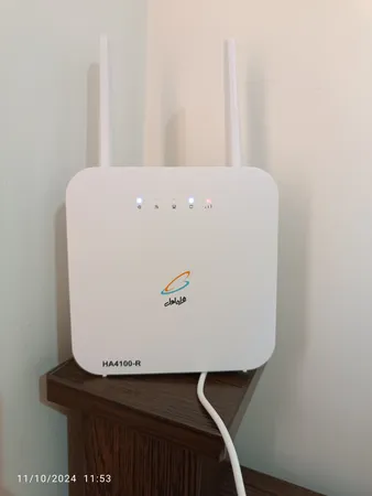 مودم 4G LTE همراه اول مدل HA4100 به همراه کارت هدیه فعالسازی سیم کارت اعتباری و 70 گیگابایت اینترنت هدیه