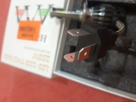 لامپ هدلایت موتورسیکلت مدل CH460001