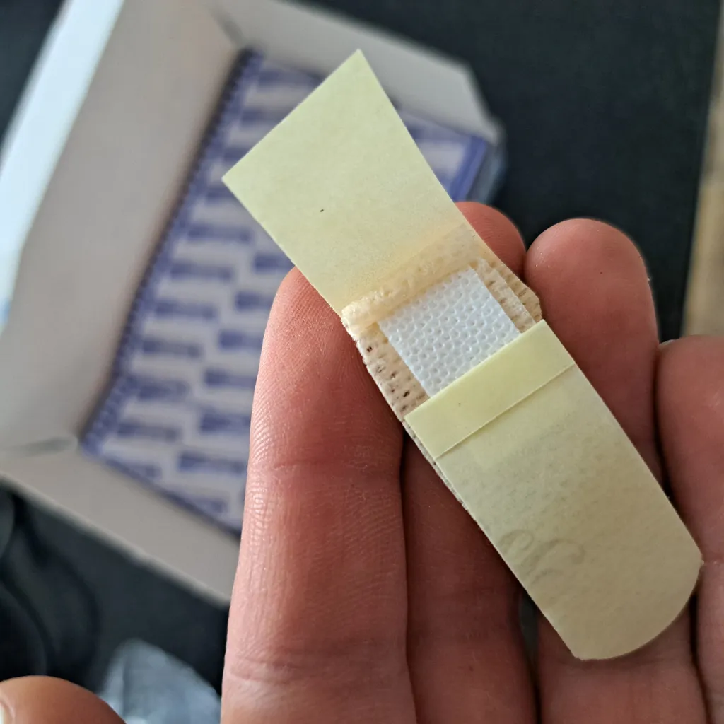 چسب زخم مدیکس مدل Antiallergic بسته 100 عددی