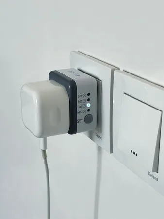 مبدل برق هوشمند کالا طرح تایمردار مدل HK-77