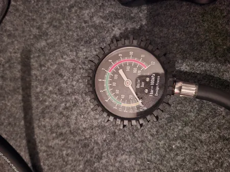 فشار سنج باد لاستیک خودرو توربو مدل ALIS32