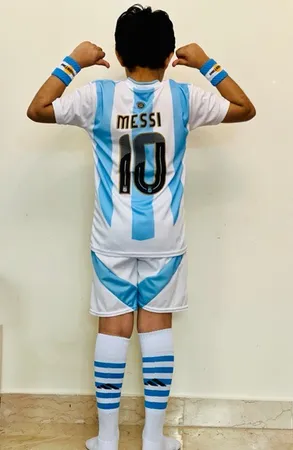 ست پنج تکه لباس ورزشی پسرانه طرح تیم ملی آرژانتین مدل مسی 2023