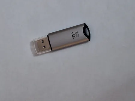 فلش مموری سیلیکون پاور مدل M02 ظرفیت 32 گیگابایت