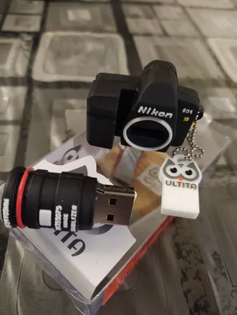 فلش مموری طرح دوربین عکاسی نیکون مدل Ul-CN02 ظرفیت 32 گیگابایت