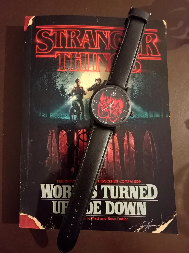 ساعت مچی عقربه ای ناکسیگو طرح Stranger Things کد LF4245