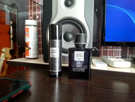 ادو پرفیوم مردانه فراگرنس ورد مدل Black Leather حجم 100 میلی لیتر به همراه اسپری فراگرنس مدل Black Leather حجم 50 میلی لیتر