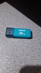 فلش مموری کیوکسیا مدل U202 ظرفیت 32 گیگابایت