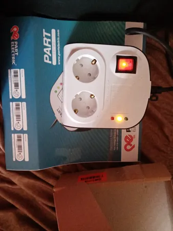 محافظ ولتاژ پارت الکتریک مدل 8787