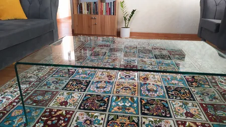 میز جلو مبلی شیشه خم اطلس 12 میل طول 110 سانتی متر