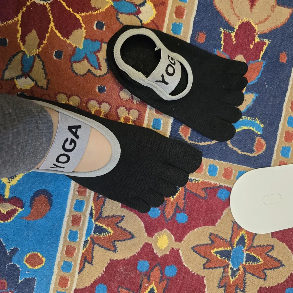 جوراب ورزشی زنانه مدل پیلاتس انگشتی رنگ مشکی