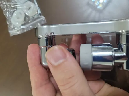 سرشیر آب مدل چرخشی مفصل دار بازویی برنجی 360