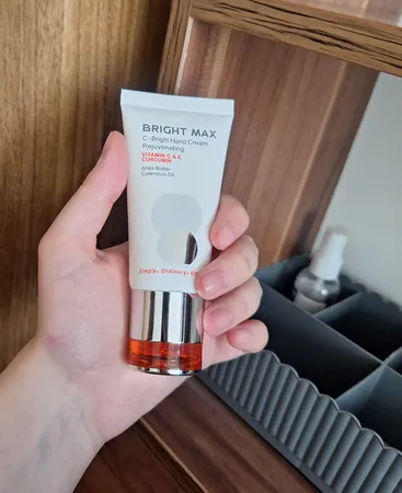 کرم مرطوب‌کننده برایت مکس مدل c-b حجم 50 میلی‌لیتر