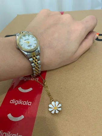 آویز ساعت زنانه دلنار گالری مدل بابونه 1