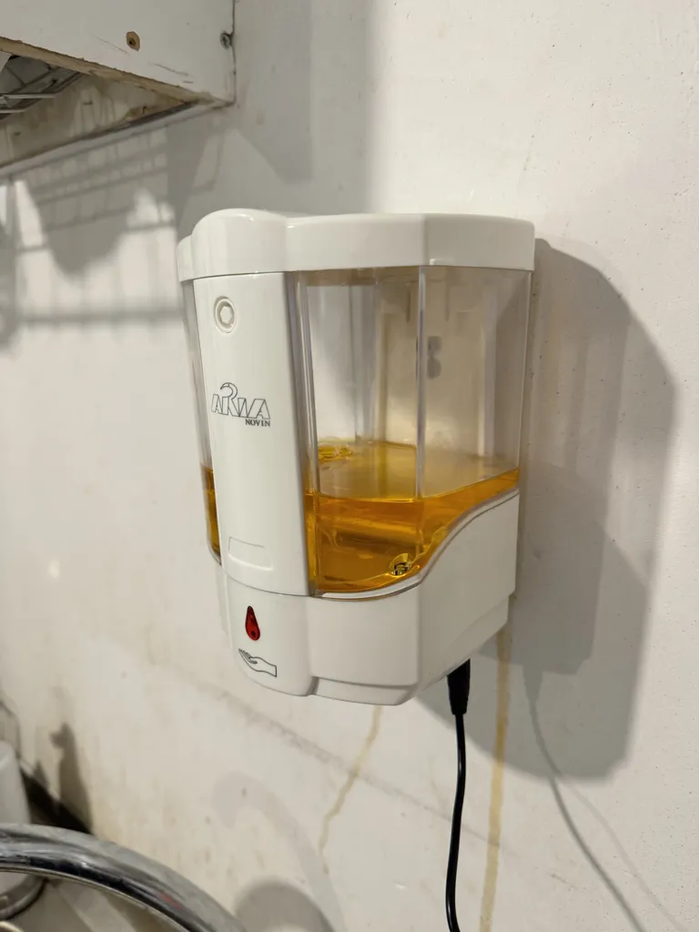 پمپ مایع دستشویی اتوماتیک آریا نوین مدل برق و باتری