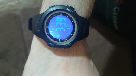 ساعت مچی دیجیتال مدل تک زمانه بند پیو کرنومتر دار کد ۴