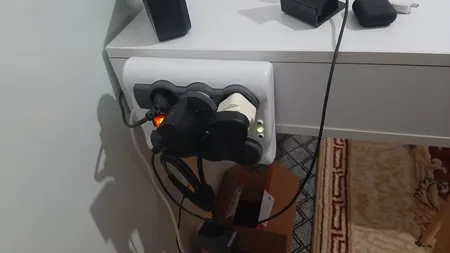 چند راهی برق و محافظ امگا مدل MM2