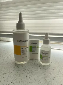 تجریه خرید سرم آبرسان پوست ویتالیر مدل نیاسینامید مناسب برای پوست های دارای جوش حجم 30 میلی لیتر