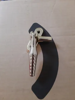 دستگیره پنجره الوند مدل خالدار بسته 2 عددی