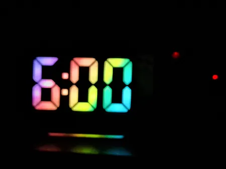 ساعت رومیزی دیجیتال مدل صفحه رنگی پروژکتوردار کد DCX-673