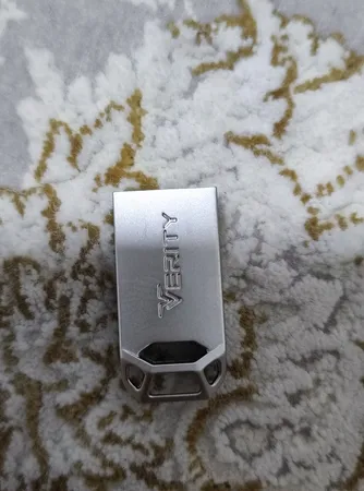 فلش مموری وریتی مدل V-819 ظرفیت 32 گیگابایت با رابط USB