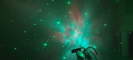 چراغ خواب مدل کهکشانی آدم فضایی ایستاده