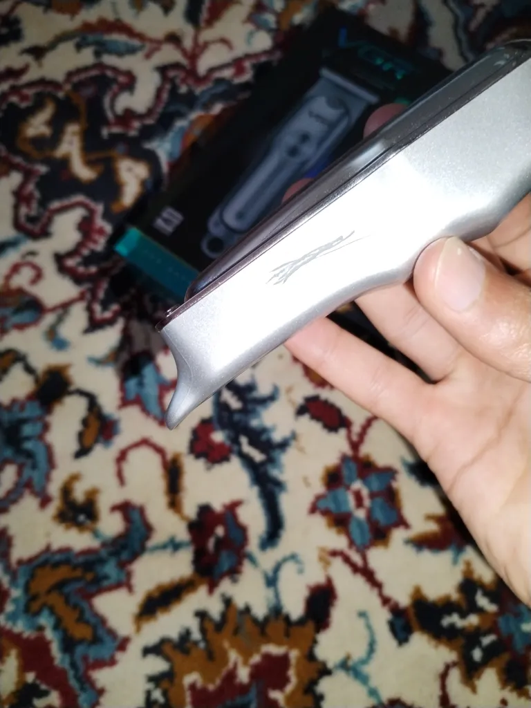 ماشین اصلاح موی سر و صورت وی جی ار مدل PROFESSIONAL V_071 ماشین اصلاح موی سر و صورت وی جی ار مدل PROFESSIONAL V_071