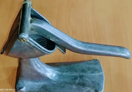 آب انار گیری مدل نگین به همراه جا کلیدی برج ایفل