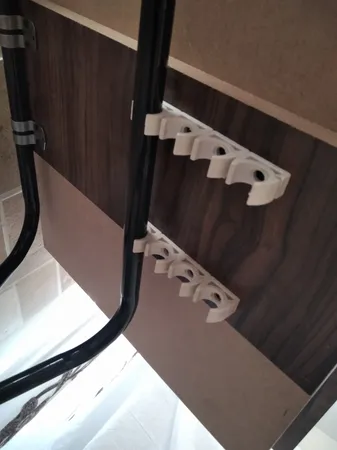 میز تحریر تاشو و تنظیم شو یاس سفید تک باکس دار