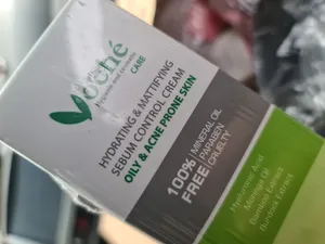 تجریه خرید کرم آبرسان وچه مدل Hyaluronic Acid حجم 60 میلی‌لیتر