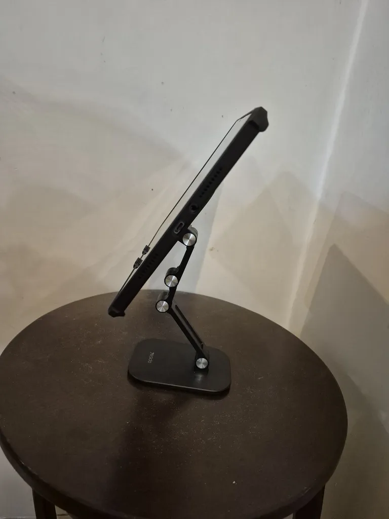 نگهدارنده گوشی موبایل یسیدو مدل C104