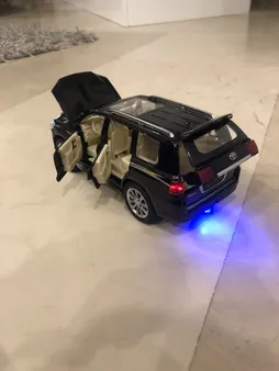 ماشین بازی چه ژی مدل فلزی 6 درب بازشو تویوتا دودزا