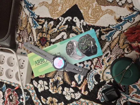 ساعت هوشمند ارو مدل705 ،مناسب برای ورزش،روزمره،رسمی،دارای قابلیت های صفحه نمایش رنگی و لمسی، کنترل موسیقی،کنترل سطح اکسیژن خون، قابلیت مکالمه از طریق بلوتوث،بند سیلیکون، فرم صفحه گرد