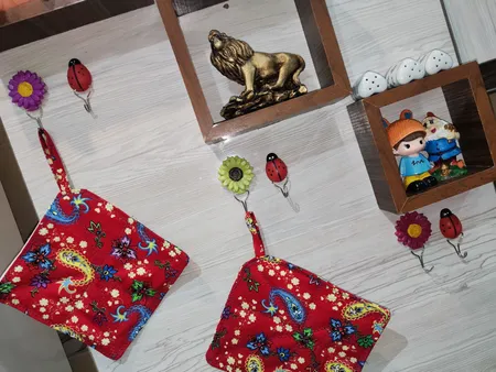 قلاب آویز حوله طرح کفشدوزک بسته 3 عددی