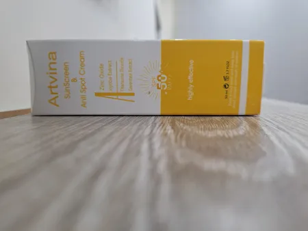 کرم ضد آفتاب بدون رنگ آرت وینا SPF 50 مدل Highly Effective ‌محافظ UVA ،UVB و PA+++، ضد حساسیت، ضد چروک و ضد پیری مناسب انواع پوست‌ حجم 50 میلی‌لیتر