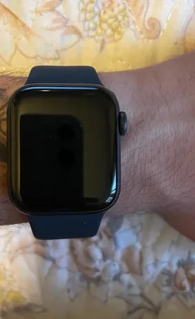 ساعت هوشمند اپل مدل SE دارای قابلیت های صفحه نمایش لمسی بند سیلیکون