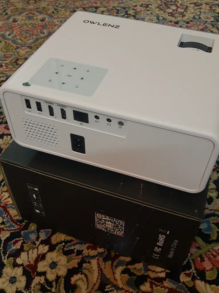 ویدئو پروژکتور النز مدل SD500 Smart Android به همراه پرده نمایش و دو کنترل ویدئو پروژکتور النز مدل SD500 Smart Android به همراه پرده نمایش و دو کنترل