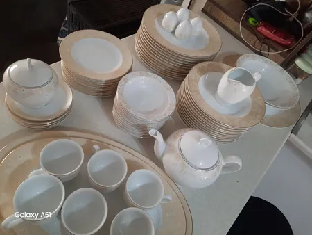 سرویس غذاخوری 74 پارچه چینی زرین ایران مدل ایتالیا اف گلدن رز درجه یک